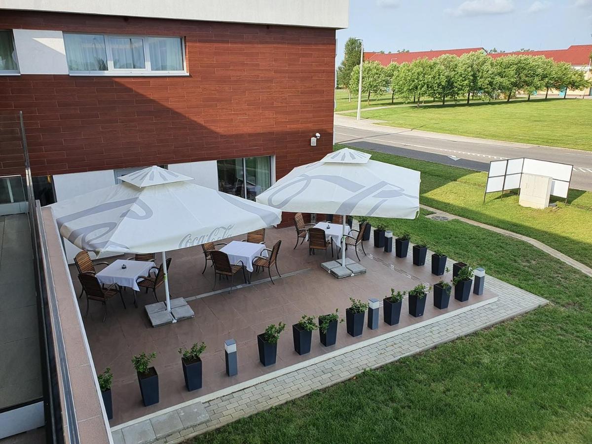 Outlet Hotel Polgár Exterior foto