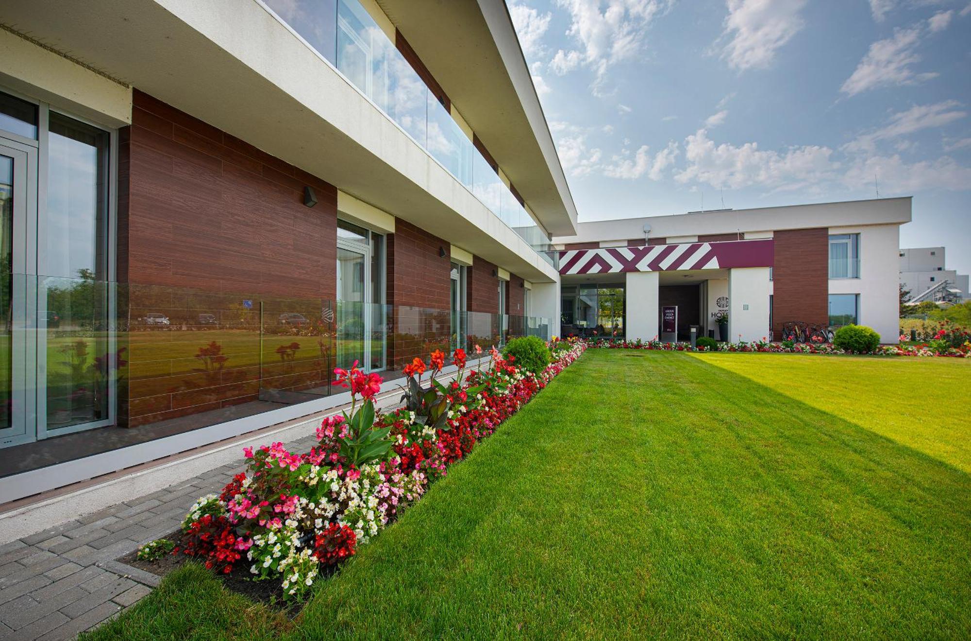 Outlet Hotel Polgár Exterior foto
